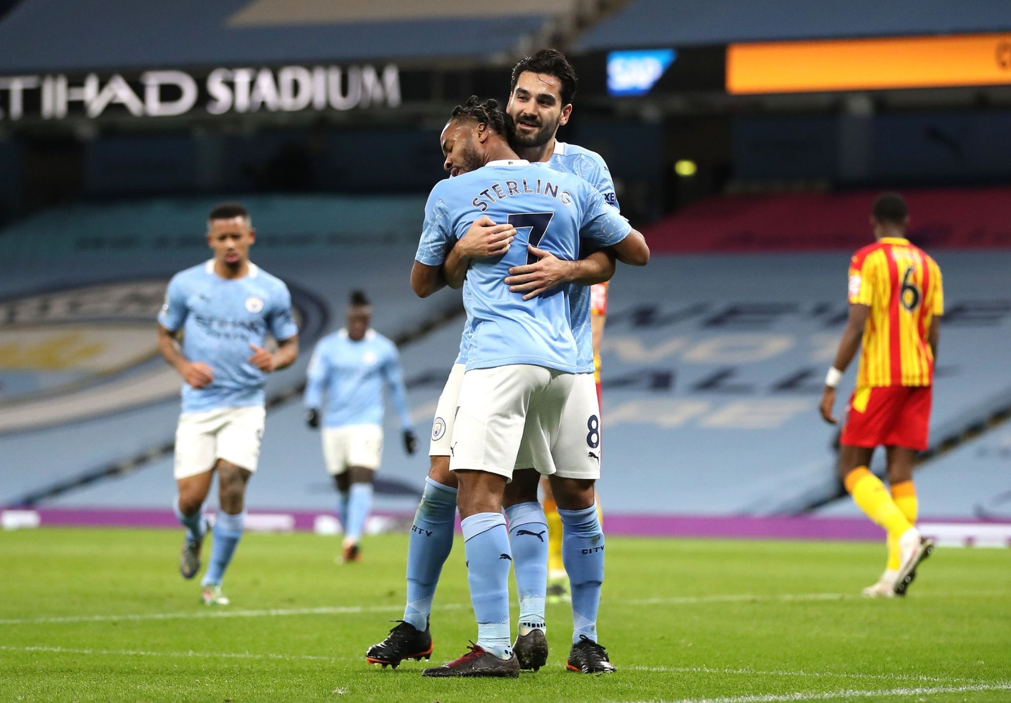 展年轻球员 展年轻球员